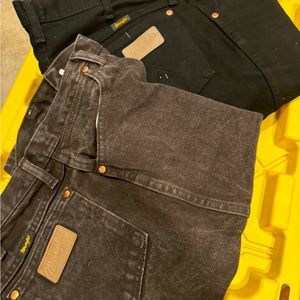 Wrangler 36/32 2 pair new without tags.the plastic from tag on pocket still.